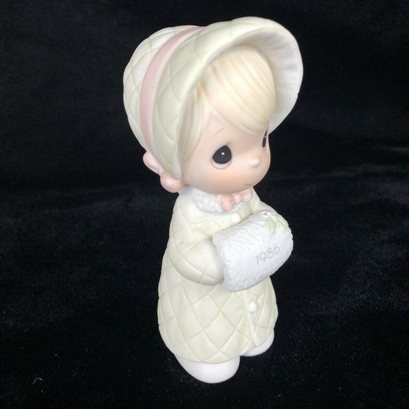 1986 Precious Moments Figurine Wishing You a Cozy Christmas 102342 Olive Branch - Picture 3 of 8